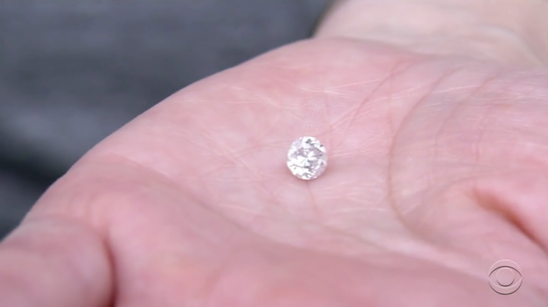 Illustration for article titled Sergio Garcia's Tee Shot Knocks Diamond Out Of Woman's Ring